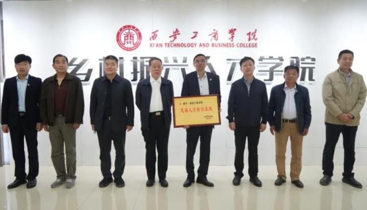 西安乒乓球业余高手最新排名「西安市慈善会向西安工商学院西安市怡阳乒乓球俱乐部授牌」