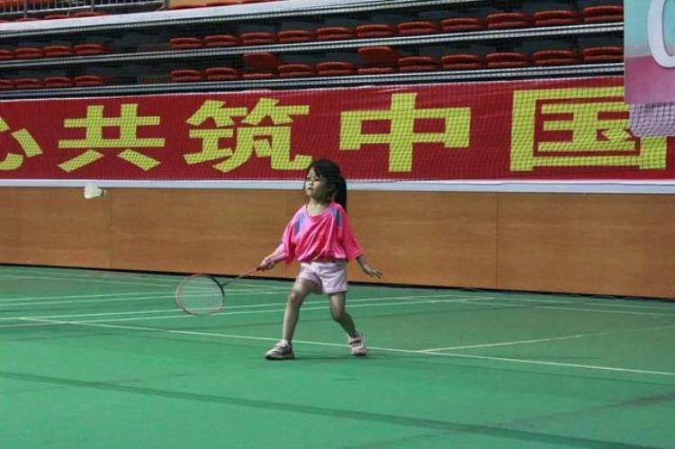温江少儿羽毛球培训班「温江微风羽毛球俱乐部长期开设羽毛球成人青少年培训班」