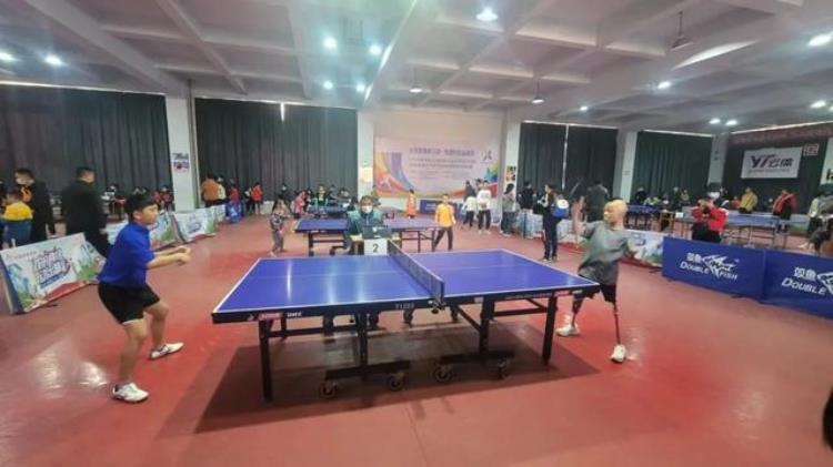 云南乒乓球协会「乒搏精彩云南省社区运动会大众乒乓球公开赛青少年组比赛起航」
