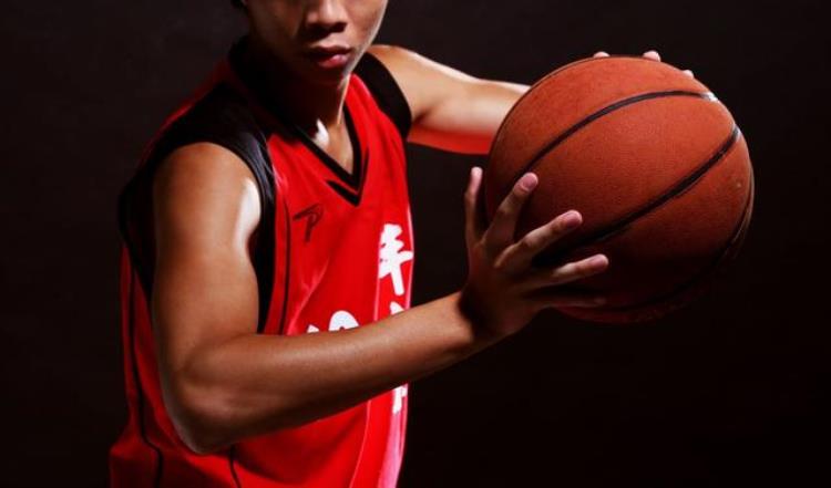 打篮球要具备哪些身体素质「打篮球要具备什么样的身体素质了解这些提高你的篮球能力」