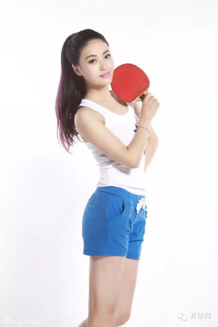 打乒乓的女孩「打乒乓球的妹子就是这样惹人爱开球网」