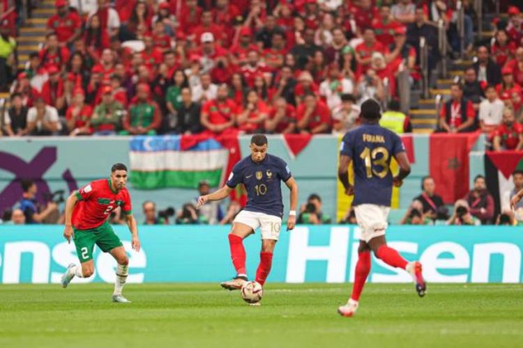 法国20淘汰摩洛哥闯入世界杯决赛更衣室疯狂庆祝本泽马发文