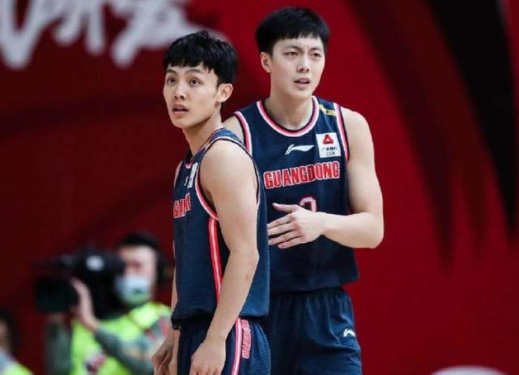 广东顶级双后卫被选上徐杰胡明轩2人感动乔帅男篮目标是冠军