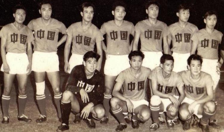 中国男足70年代「回顾七十年的历届中国男足球衣发展史哪一款是你的最爱」
