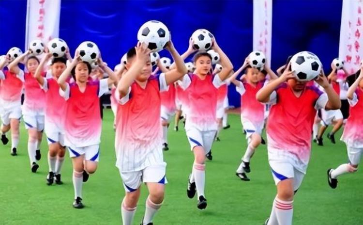 中国男足 讽刺「女球迷眼里的中国男足赌球不算啥完败在这四个字上」