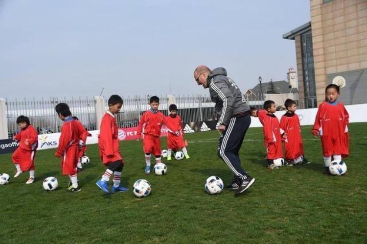 青训对足球的重要性「孩子的青春不可逆这些青训理念值得每一个足球人铭记」