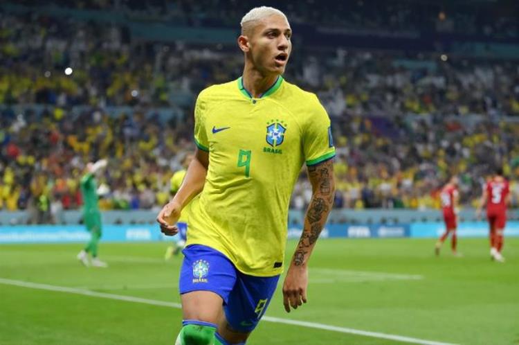 巴西最强中锋「绝了巴西队中锋位置无人可用新大罗9场0球0助却能打主力」