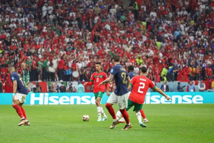 摩洛哥世界杯最好成绩「法国20淘汰摩洛哥闯入世界杯决赛更衣室疯狂庆祝本泽马发文」