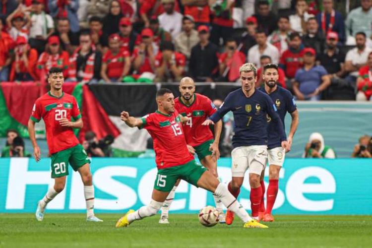 摩洛哥世界杯最好成绩「法国20淘汰摩洛哥闯入世界杯决赛更衣室疯狂庆祝本泽马发文」