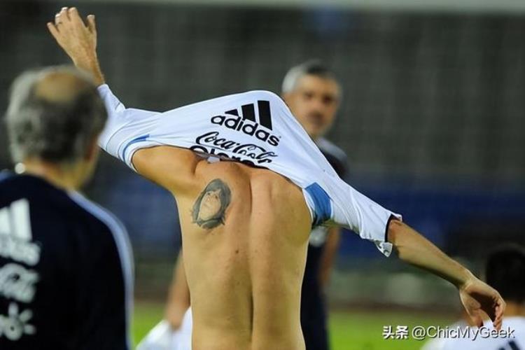 梅西球迷纹身「世界杯球星刺青盘点梅西纹老婆眼睛示爱内马尔是个妹控」