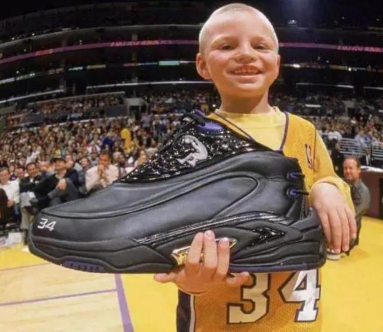 NBA球员鞋子有多大姚明鞋比篮球还大波尔是普通人的3倍