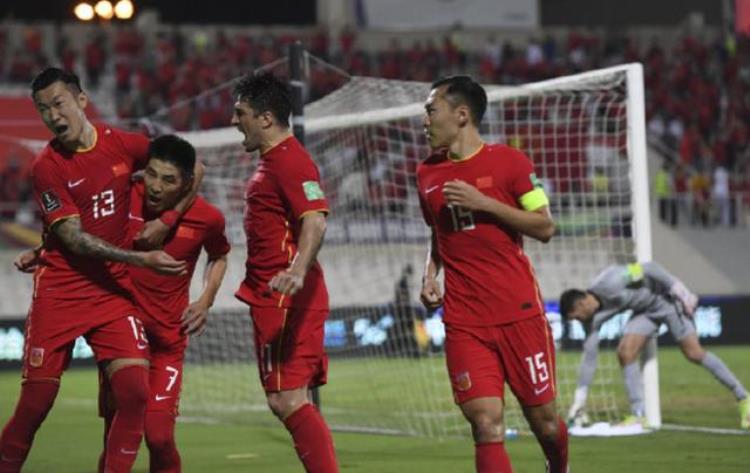 中国足球之殇「战平强敌收官2021但中国足球逐梦之旅道阻且长」
