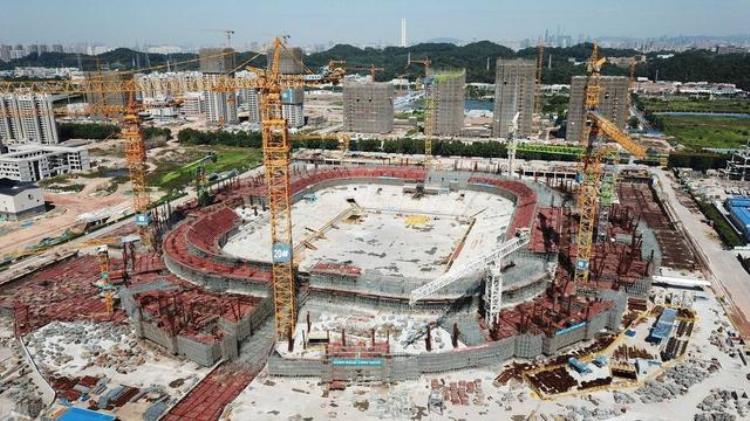 广州恒大足球场什么时候完工「广东体育广州原恒大足球场的建设进展如何能容纳多少人」