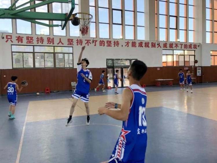 热烈祝贺北师大福清附校篮球队男队女队在福清市第五十五届中小学生运动会篮球比赛中双双取得历史性突破