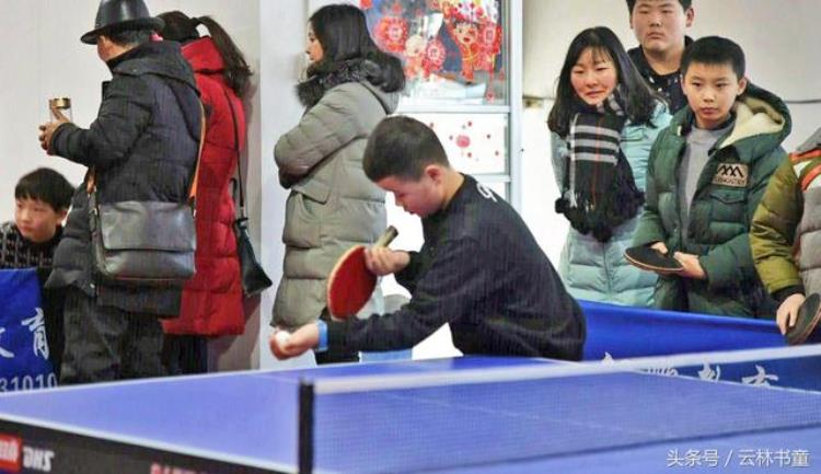 小朋友乒乓球比赛「家长组织孩子参赛│这样举行的学生乒乓球友谊赛你见过吗」