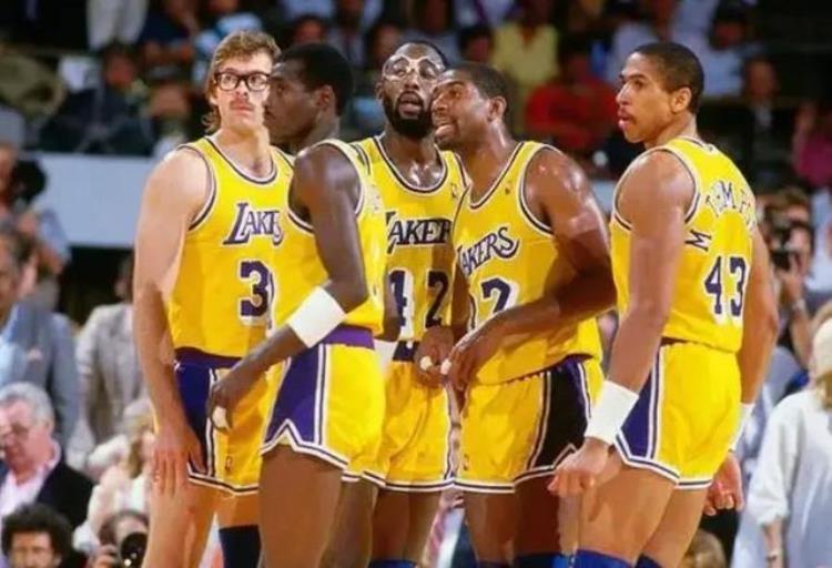 nba历史最强球队是哪个「NBA历史最强球队前五榜单一起看看什么叫真正的强队」