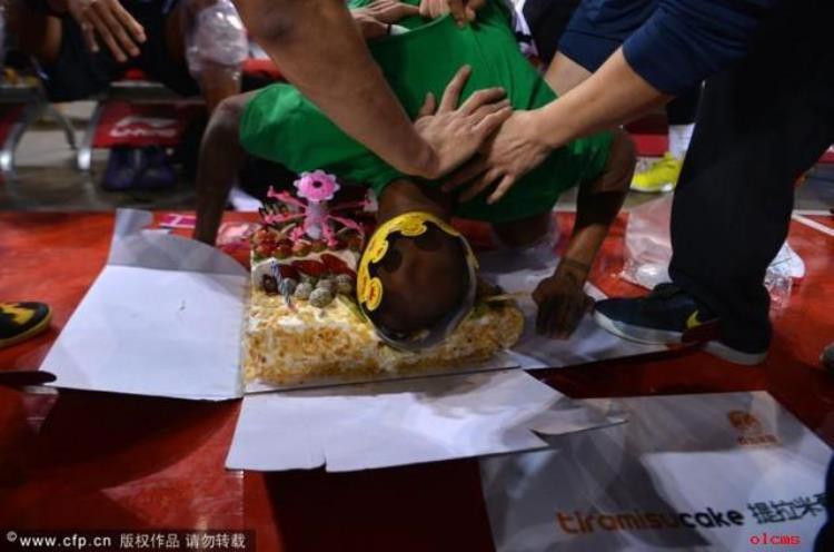 颜射!北京队的传统:生日34拍蛋糕34(39)
