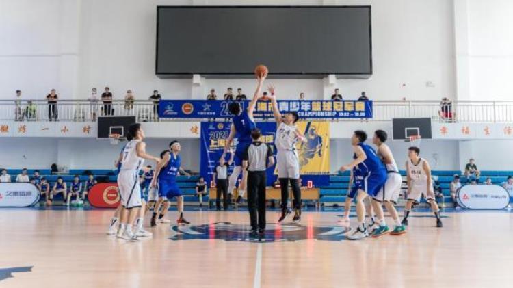 上海校园篮球冠军变天交大附中队无愧新王当立南洋模范队不忘卷土重来