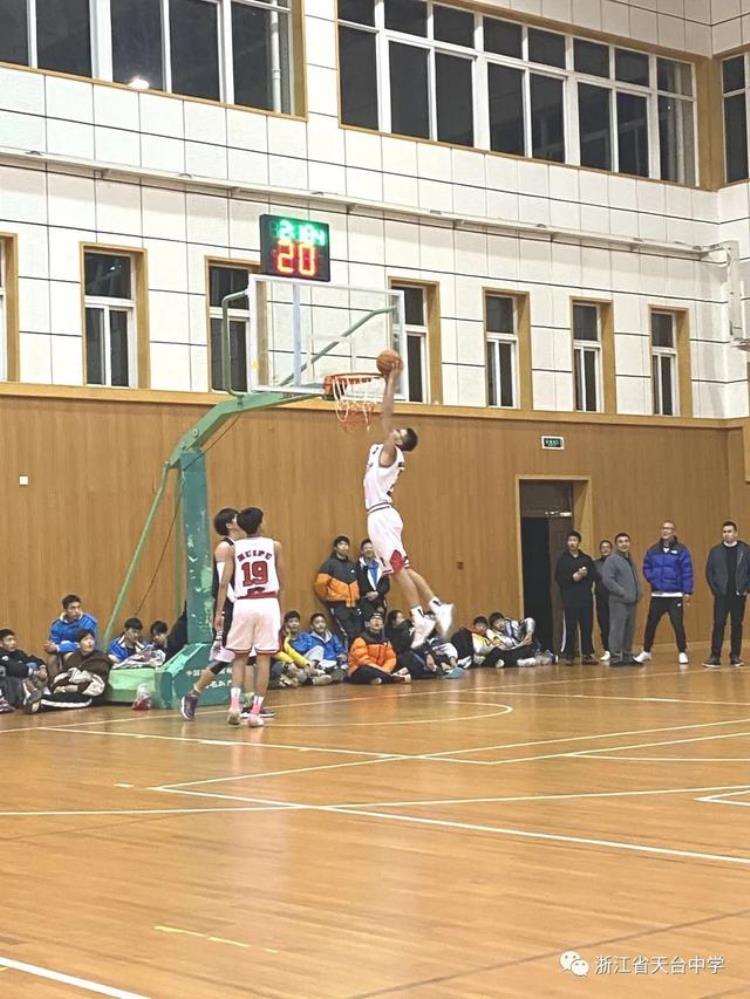 制霸全市天中力克回浦夺得台州市第十四届中学生篮球联赛冠军