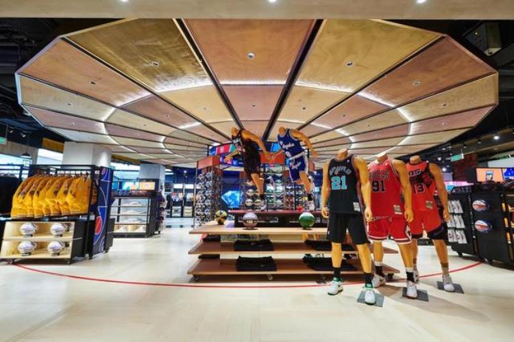 天津nba球星卡「1,500平米最新形象NBA旗舰店在天津开业解锁全方位消费新体验」