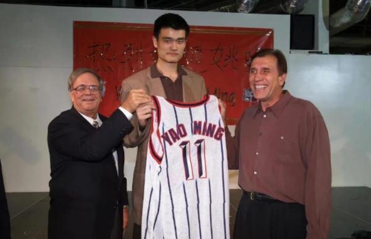 姚明状元那年还有谁「姚明当选NBA状元20周年一起回顾他的高光时刻」