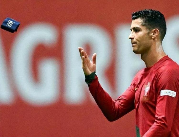 葡萄牙 队长「绝了葡萄牙队长临时换人参与FIFA最佳投票3个选择太离谱」