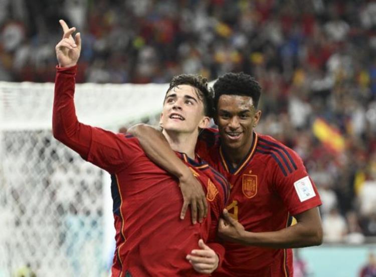 西班牙队7球大胜创纪录18岁新星加维成为斗牛士新金童