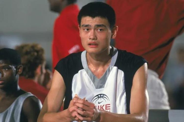 姚明 中国篮球「姚明中国篮球的希望一人扛起一国没有伤病的他能走的多远」