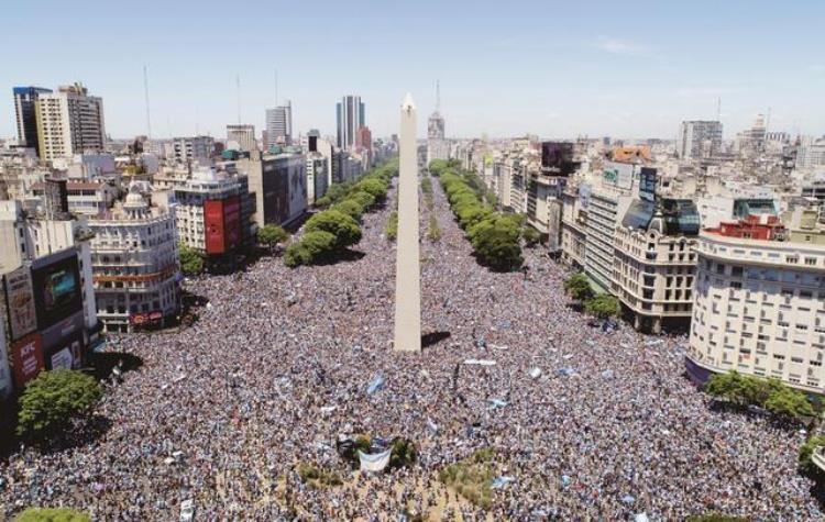 500万阿根廷人迎接球队凯旋政府宣布全国放假一天