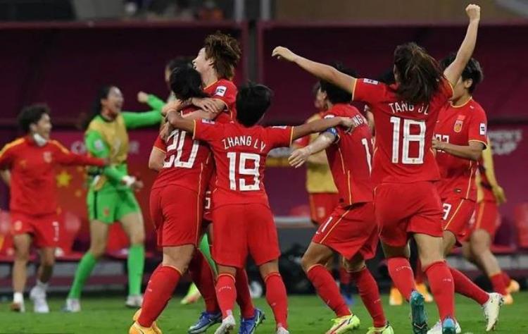 中国女足年薪一般多少「中国男足多少年薪算多中国女足多少年薪算少」