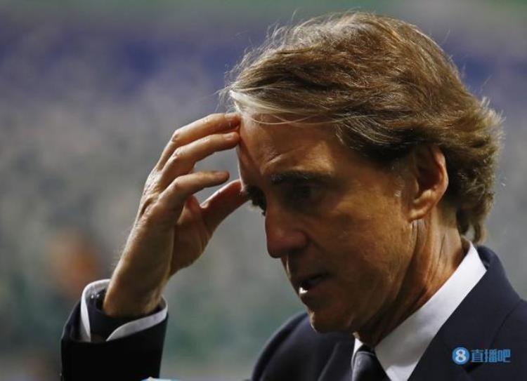 曼奇尼谈意大利国家队「曼奇尼意大利锋线目前存在严重问题多纳鲁马仍是主力门将」