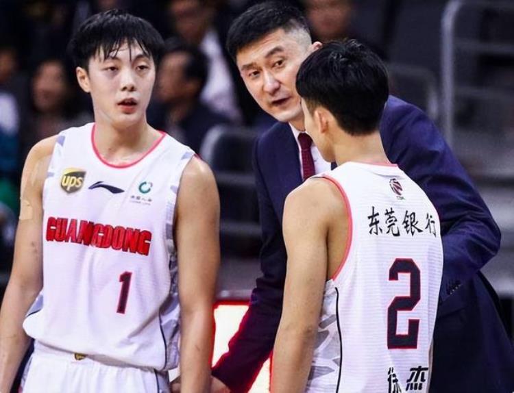 中国男篮人员排名「中国男篮24人名单前锋最多后卫最少洋帅和杜锋果然不同」