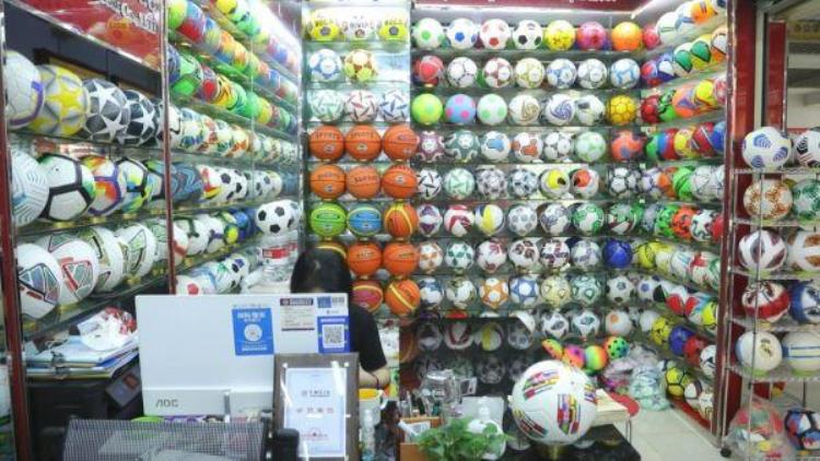 卡塔尔 世界杯 球场「毫无悬念卡塔尔世界杯七成周边商品来自这里」