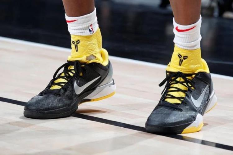 nike新团队篮球鞋「喜旧厌新为什么NBA都见不到耐克新款团队鞋了」