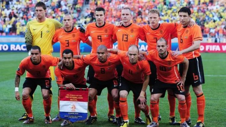 荷兰 足球「荷兰足球变为尼德兰足球无论名称变化橙衣军团仍永存」