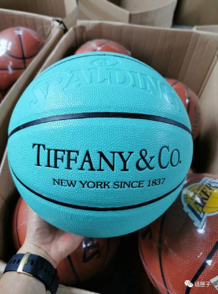 全球限量200颗的Tiffany联名斯伯丁篮球想要几颗有几颗