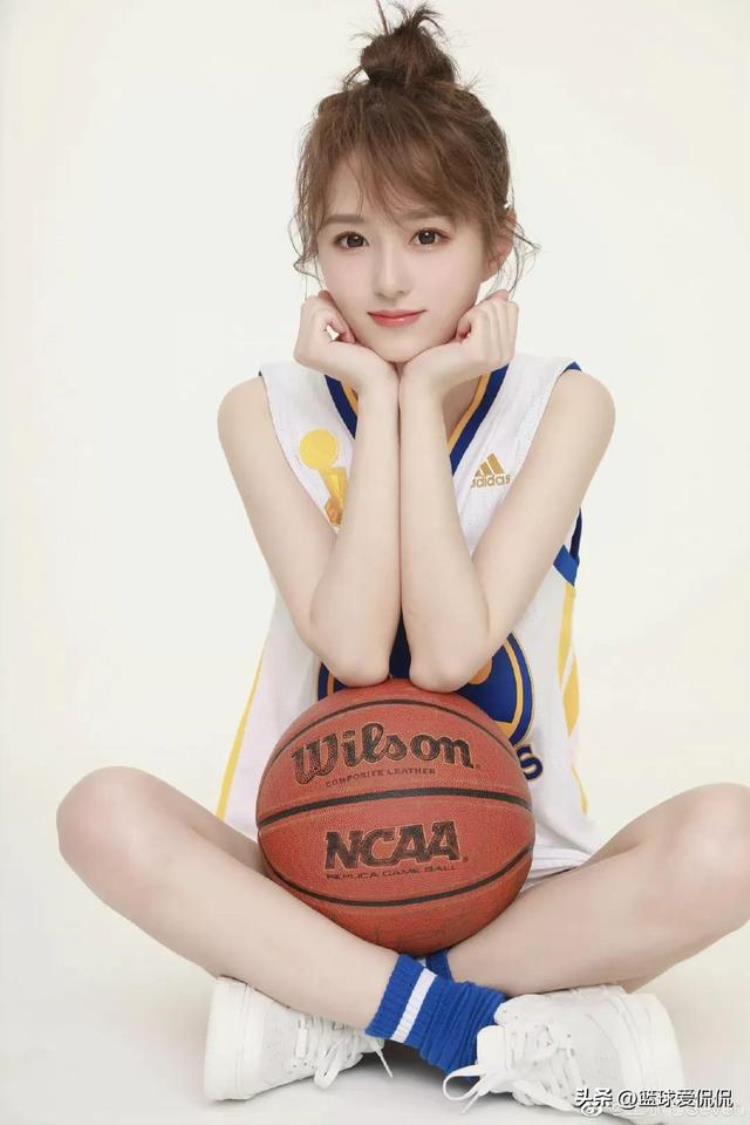 库里最美女粉丝「库里中国最美女球迷与腾讯解约她是一个真正热爱篮球的女孩」
