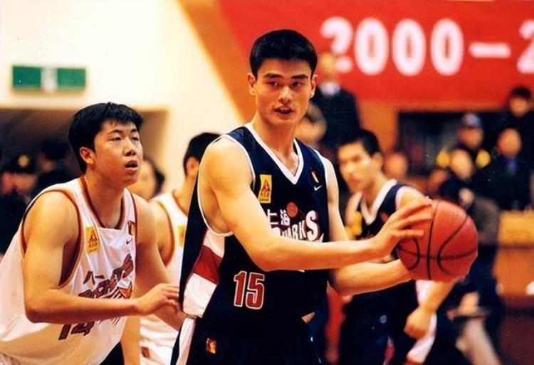 中国进去nba人员「297分19板48帽中国进入NBA的6名球员前一年都是什么表现」