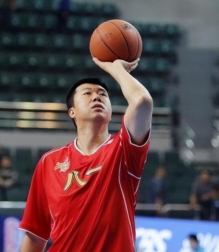 中国进去nba人员「297分19板48帽中国进入NBA的6名球员前一年都是什么表现」