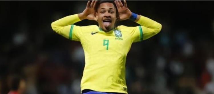 18岁巴西锋线神童横空出世人称小罗纳尔多3大欧洲豪强抢疯了