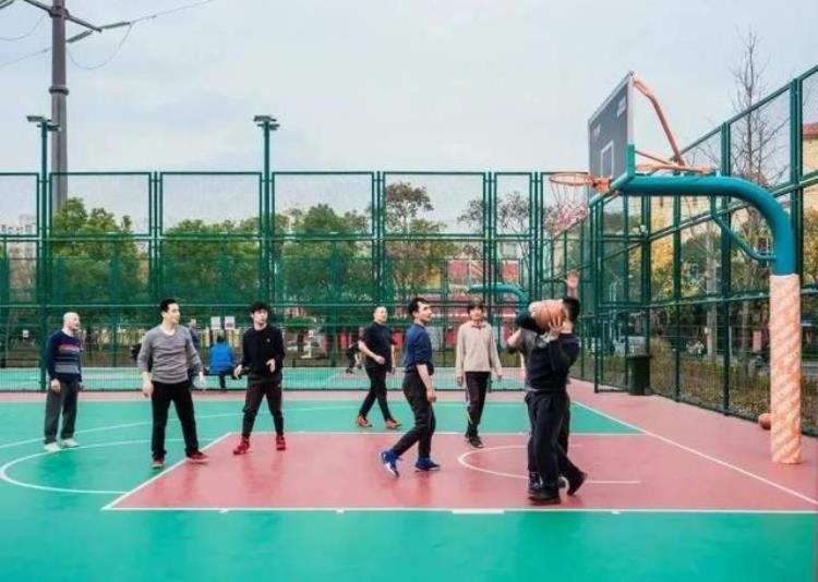 徐汇篮球馆「爱运动的朋友看过来徐汇这几片智慧篮球场供你大显身手」