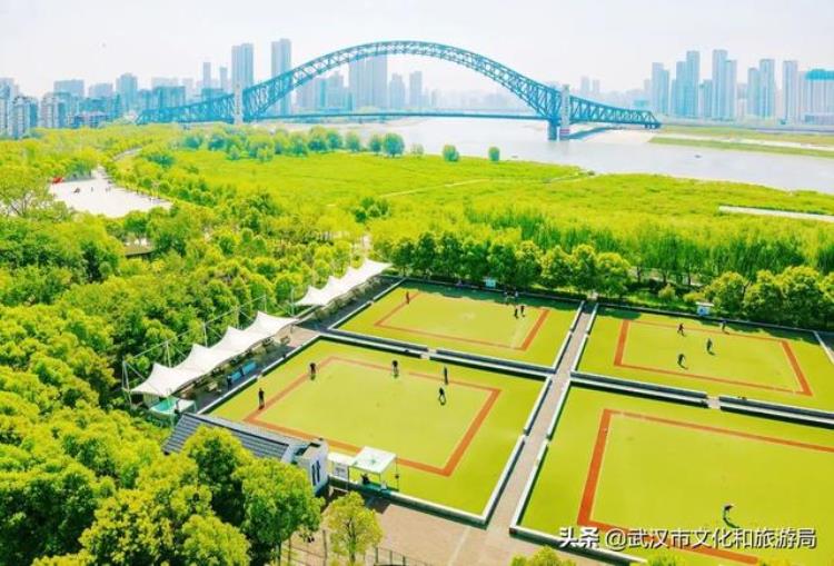 足球网球篮球场游泳池4600平方米的室内运动场馆尽在汉江湾体育公园