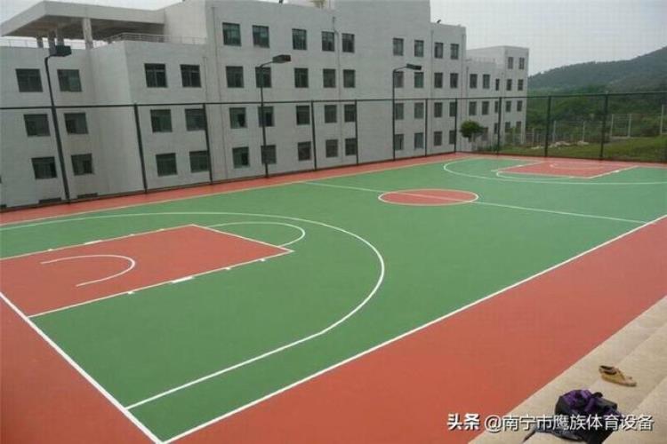 做一个硅pu的篮球场要多少钱「建造一个硅pu篮球场多少钱一平方」