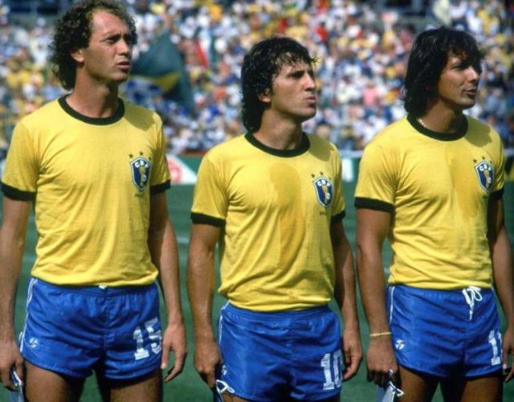 巴西足球历史十大球星「巴西足球史上十大传奇球星小罗仅排第九球王贝利强到大气层」