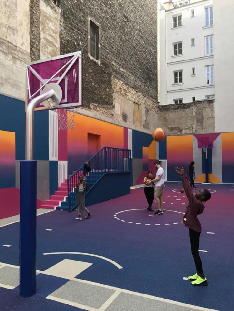巴黎quai54球场「巴黎街区最梦幻的篮球场巴黎又一打卡拍照胜地」