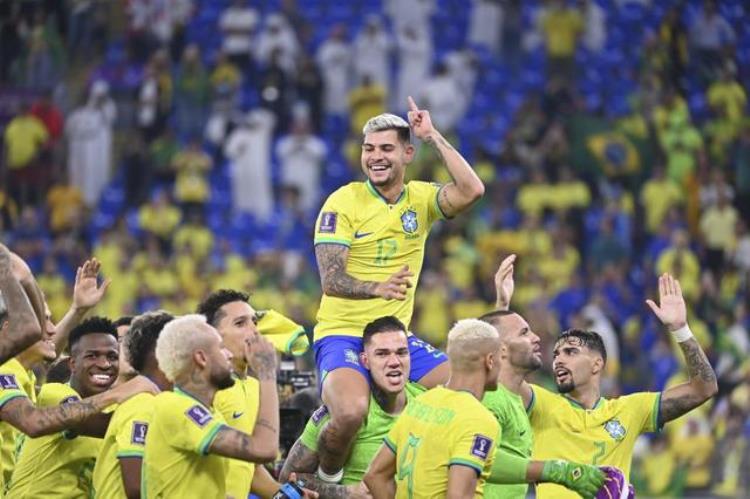 巴西足球史上十大传奇球星小罗仅排第九球王贝利强到大气层