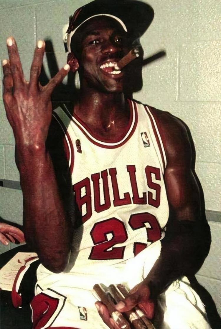 乔丹抽雪茄切手指「NBA那些离谱的伤病乔丹抽雪茄剪断手指一人冰敷睡着直接报销」
