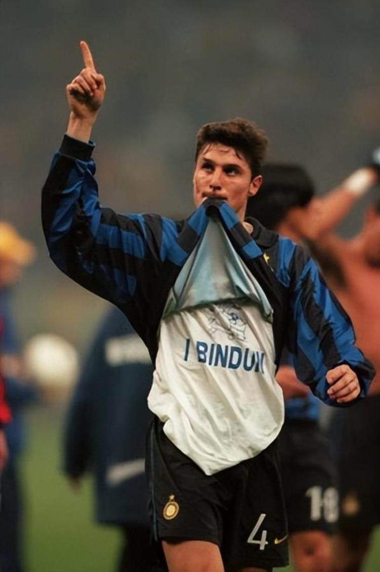 99年米兰阵容「AC米兰队史今天1999年22国米莱昂纳多梅开二度力压罗纳尔多」