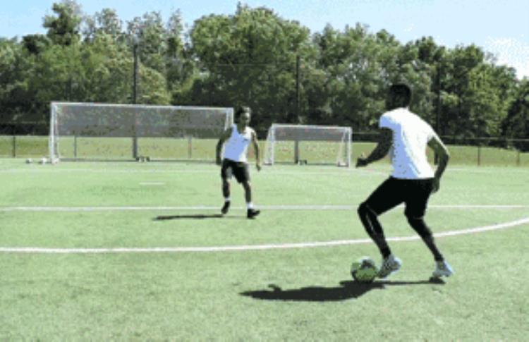 实战中10个简单有效的足球技巧有哪些「实战中10个简单有效的足球技巧」