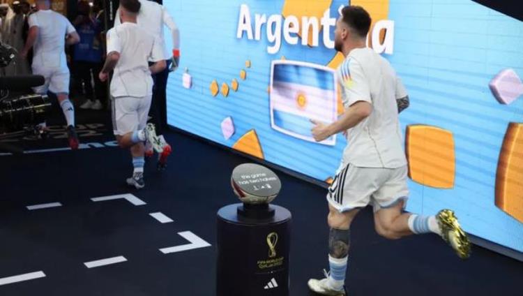 adidas世界杯足球「世界杯结束了而阿迪达斯正在开启新的足球篇章」